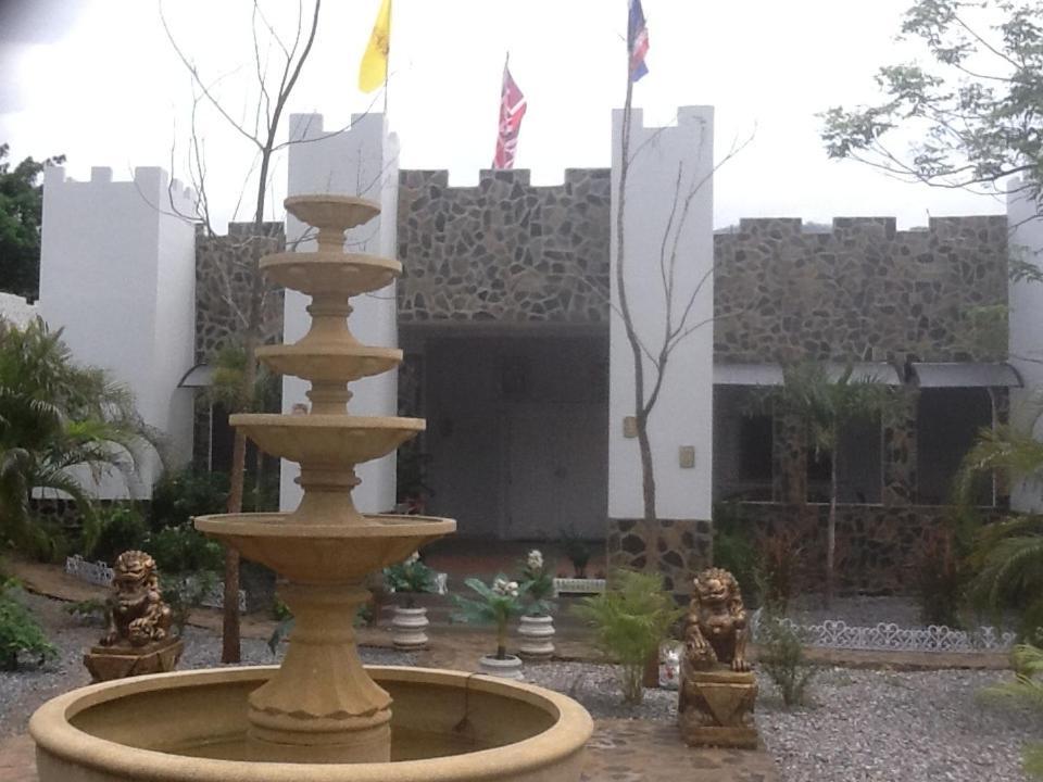 Thai Castle Resort Ban Thap Sila Exterior foto
