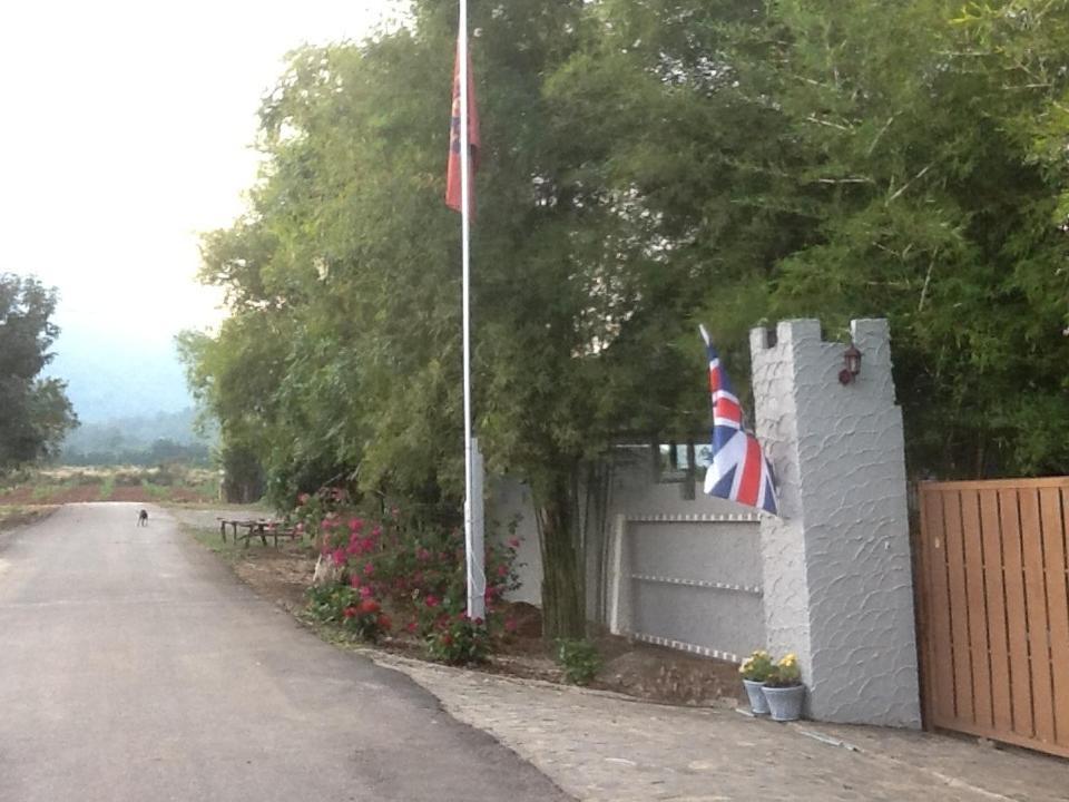 Thai Castle Resort Ban Thap Sila Exterior foto