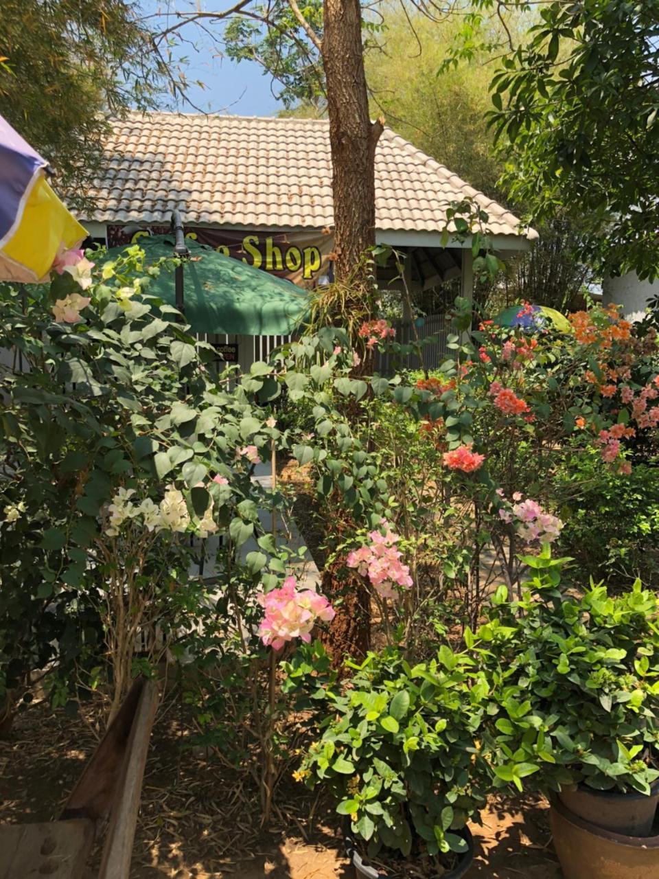 Thai Castle Resort Ban Thap Sila Exterior foto