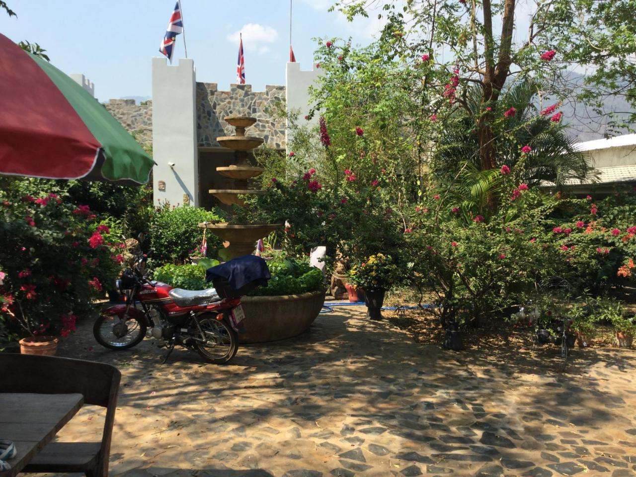 Thai Castle Resort Ban Thap Sila Exterior foto