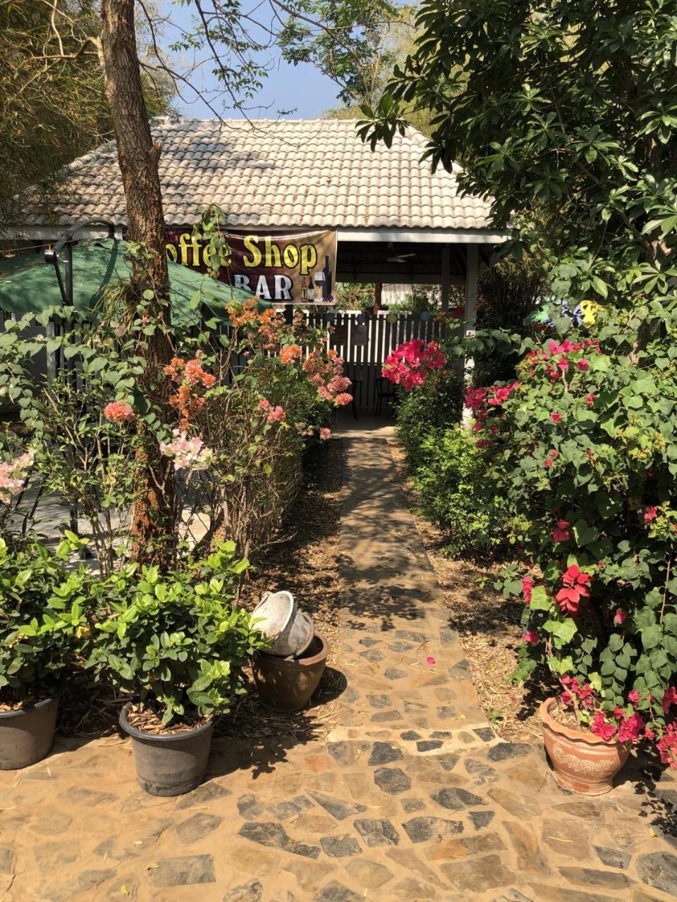 Thai Castle Resort Ban Thap Sila Exterior foto